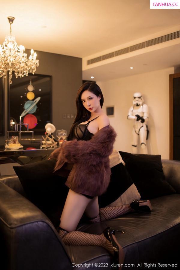   [XiuRen]高清写真图 2023.06.14 No.6908 大琪琪Emily 黑丝美腿第4张图片